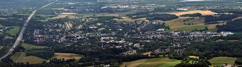 Gezicht op Erkrath met links Bundesautobahn 3