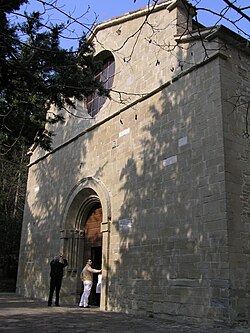 Patsada ng abadia ng Sant'Ellero.