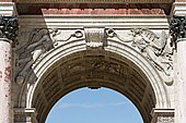 Detalle del Arco de Triunfo de Paris, con un par de victorias aladas