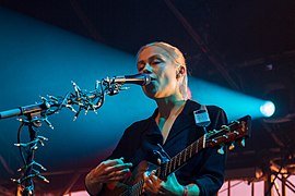 Phoebe Bridgers im Spiegelzelt