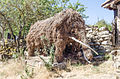 Figura de mamut en una de las calles.