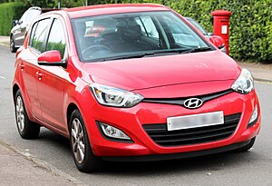 Hyundai_i20_1248cc_registered_October_2012_in_Wilberforce_Road