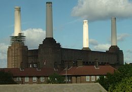  Battersea Power Station vue depuis un Eurostar arrivant à la Gare de Londres-Austerlitz