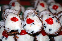 Cannoli, một loại bánh có vị béo của Sicilia