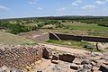 Dholavira, mesto civilizacije v dolini Inda, s stopnicami vodnjaka za doseganje nivoja vode v umetno zgrajenih zbiralnikih.[38]