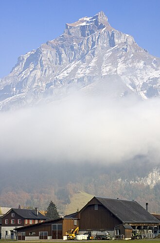 Гора Ханен (2602 м), вид с Энгельберг (Обвальден, Швейцария)