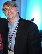 Setelah kepergian Frank Darabont, peran showrunner dipegang oleh Glen Mazzara (kiri) untuk musim dua dan tiga, dan Scott M. Gimple (kanan) untuk musim empat.