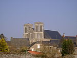 L'église dominant la vieille ville.