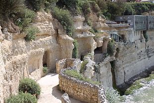 Grotoj en la klipoj (fr. fallaises) de Meschers : Grottes de Régulus kaj Grottes de Matata