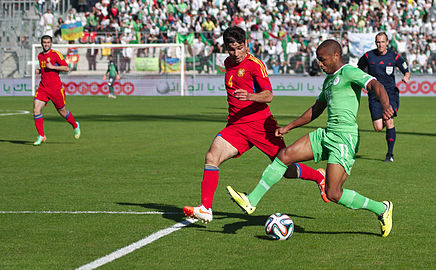 Algérie - Arménie - 20140531 - Yacine Brahimi (Alg) face à Taron Voskanyan (Arm)