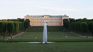 Cung điện Frederiksberg nhìn từ công viên Frederiksberg