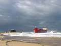 Lipiec 2007: MV Pasha Bulker na mieliźnie na Nobbys Beach w Newcastle, Australia