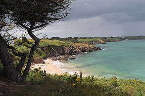 Vue de la côte Nord-Ouest avec une plage.