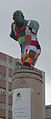 Leioako eskultura puntuzko artilez estali zuten 2012an. Yarn bombing esaten zaio ingelesez.