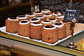Runeberg torte, jajanan tradisional Finlan sing roso almond lan arrack (utawa rum )