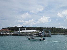 黒島港浮桟橋と旅客待合所