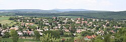 Hosszúhetényi panoráma (a falu középső része, messze a háttérben a pécsi tévétorony).