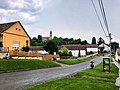 Kiskassa mit Blick auf die Kirche