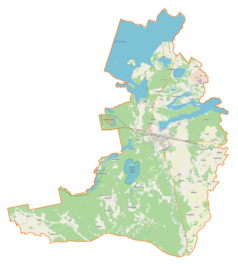 Mapa konturowa gminy Pisz, blisko centrum na prawo znajduje się punkt z opisem „Pisz”