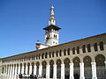 Severna arkada dvorišča in Nevestin minaret