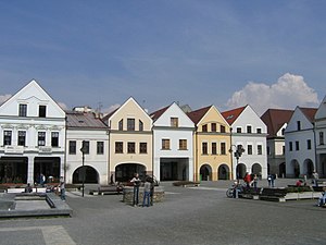 Kleurryke gewels aan die plein Mariánske námestie