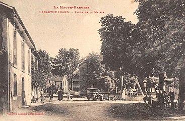 La place de la mairie vers 1920.