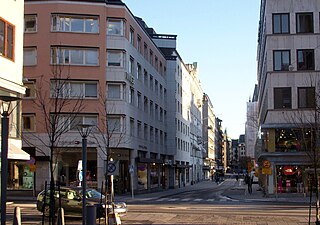 Smålandsgatan från Norrlandsgatan österut; vy från återvändsgatan bakom PK-huset.