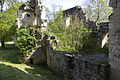 Von Gestrüpp überwucherter Teil der Ruine