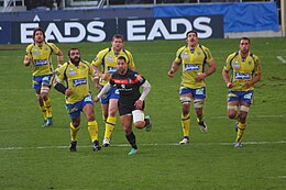 Photographie de joueurs de rugby à XV professionnels lors d'un match.