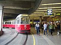 Bahnsteig in der Station Schottentor