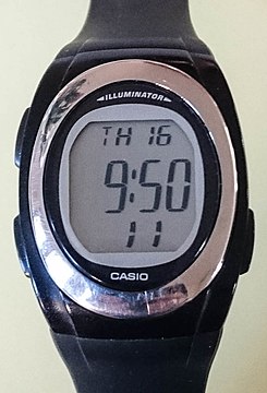 LCD Digital-Armbanduhr von Casio mit Hintergrundbeleuchtung auf Knopfdruck hin.