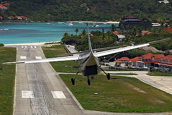 Cessna 208B Grand Caravan på Saint Barthélemys flygplats.