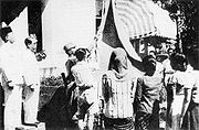 Momentum pengibaran bendera pusaka asli setelah Proklamasi Kemerdekaan Indonesia pada tanggal 17 Agustus 1945 (Paskibraka belum terbentuk pada saat itu)