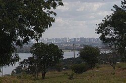 Blick auf Brasília vom Parque Vivencial von Paranoá