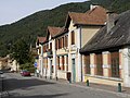 Ortszentrum mit Mairie (Rathaus)