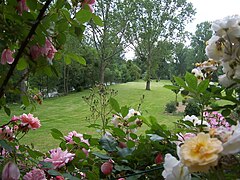 Une perspective sur l'un des sept jardins, le Jardin des Voyageurs.