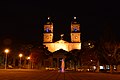 L'église N-D del Carmen et une partie de la place Treinta-y-Tres la nuit.