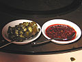 由酒店提供、分別用青辣椒和紅辣椒調配的叁巴醬。