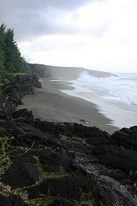 Vue de la pointe du Tremblet avec la plage du Tremblet au premier plan.