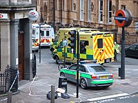 伦敦七七爆炸案后一辆前往罗素广场支援个救护车。