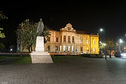 A városháza és a Petőfi-szobor