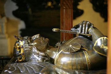 Tulisan di batu nisan Cenotaph, Katedral Wawel