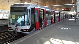 Metrorijtuig 5410 op station Schiedam Centrum