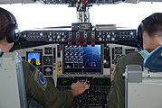 Block 45改修によってグラスコックピット化されたKC-135Rのコックピット