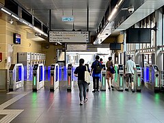 Mesin tiket di aras legar Stesen MRT Metro Prima.