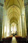 Nave de la colegiata Notre-Dame de Puy-Notre-Dame