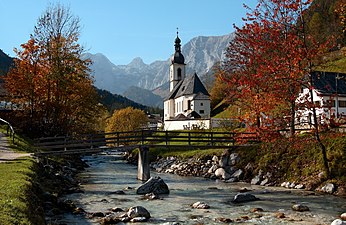 Pfarrkirche St. Sebastian vom Malerwinkel aus mit Reiteralpe