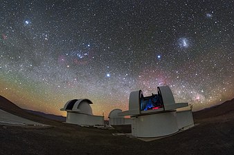 三台搜尋宜居行星掩食極低溫恆星（英语：SPECULOOS）望遠鏡