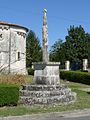 Croix hosannière près de l'église.