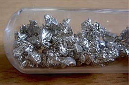 Калций – сребристосив метал, понякога с бледожълт нюанс[1]